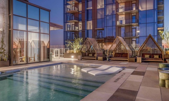 Rainey Street Historic District Apartment | Take in the views + 1BR + Rooftop pool