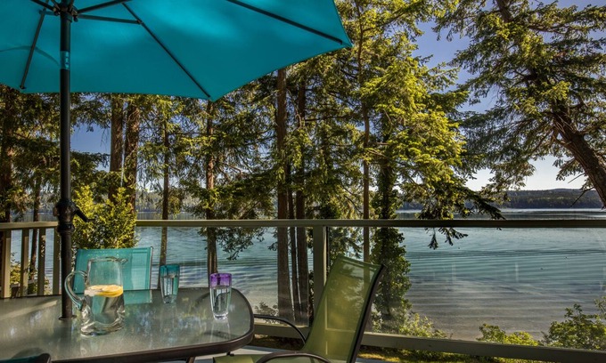 Fanny Bay House | Tall Cedars Beach House - Oceanfront with hot tub