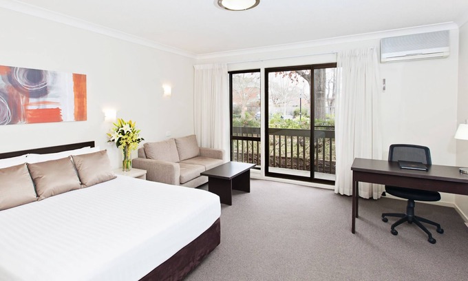 Ainslie Hotel | Tall Trees Ainslie Motel