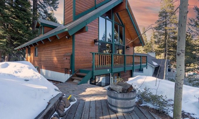 Incline Village Cottage | Tallac by Avantstay Secluded & Woodsy Tahoe Cabin in Incline Village