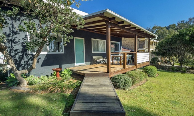 Bonny Hills Cottage | Tallowood beachside cottage