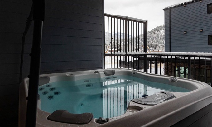 Revelstoke Condo | Tally Ho By Revelstoke Vacations