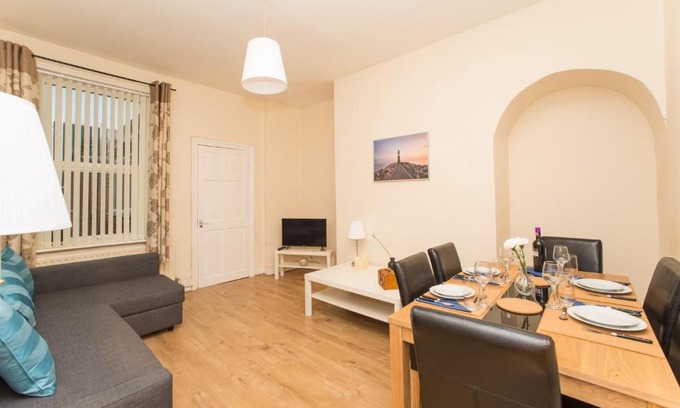 Newcastle-upon-Tyne Apartment | Tamworth 3 bedroom apartment Newcastle