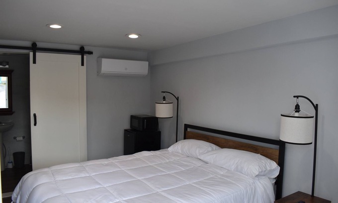 Tannersville Hotel | Tannersville Village on SawMill Creek Room #4- 1 Queen