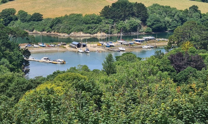 St. Just in Roseland Cottage | Tantallon - a holiday home that sleeps 9 guests in 5 bedrooms