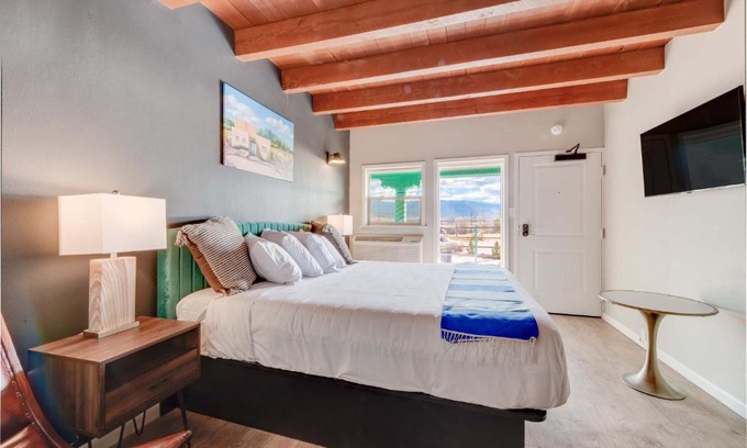 Taos Hotel | Taos Motor Lodge