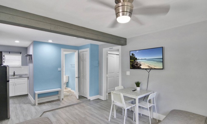 Tarpon River House | Tarpon River Retreat | Minutes to Downtown