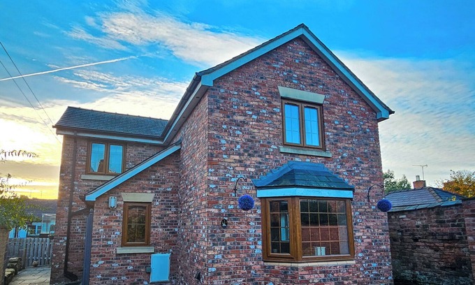 Tarporley Cottage | Tarporley Holiday Cottage - 5 bedroom house in the heart of Cheshire!
