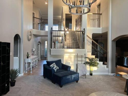 Iowa Colony House | Taste of Texas Luxury Lakeside Beauty