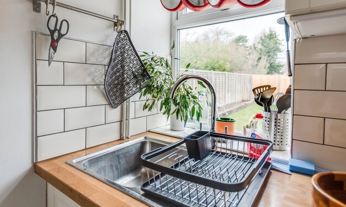 Oxford House | Tasteful 3-BR House -Private Parking Florence Park