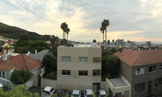 Cape Town City Centre Apartment | Tasteful apartment with city and Lions Head 2 balconies