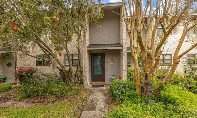 Saint Simons Island House | Tastefully decorated 2 BR/2.5 BA townhome close to everything! Monthly rental