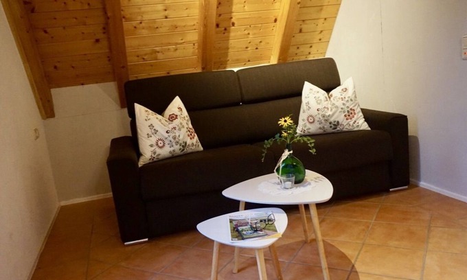 Sugenheim Apartment | Tastefully renovated 2-room non-smoking apartment with garden view