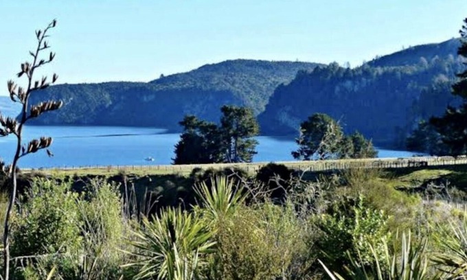 Kinloch House | Taupo Farm-Villa - Whakaipo
