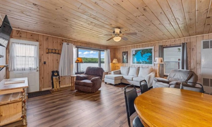 Phelps House | TB3 Thunder Bay Resort Cabin 3