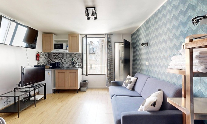 Quartier de la Porte-Saint-Denis Apartment | TBS 11 - Charming apartment in the heart of Paris