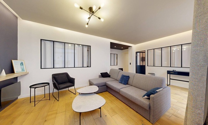 Quartier Saint-Ambroise Apartment | TBS 151- Lovely suite near Place de la République