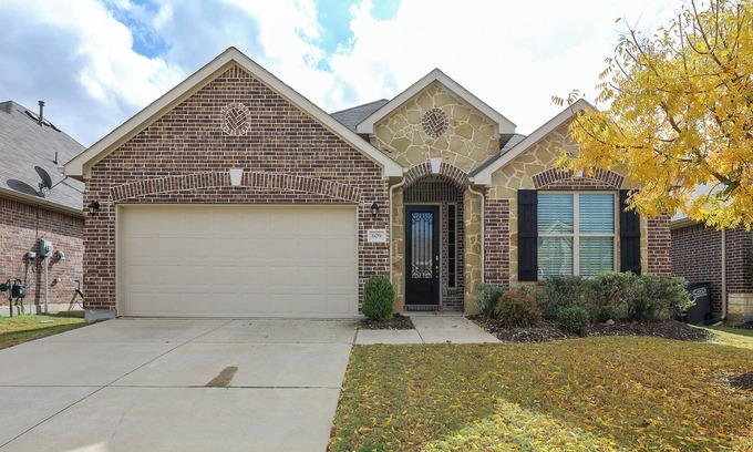 Little Elm House | TCH - Spacious 4bd/2ba home in Little Elm w/Office