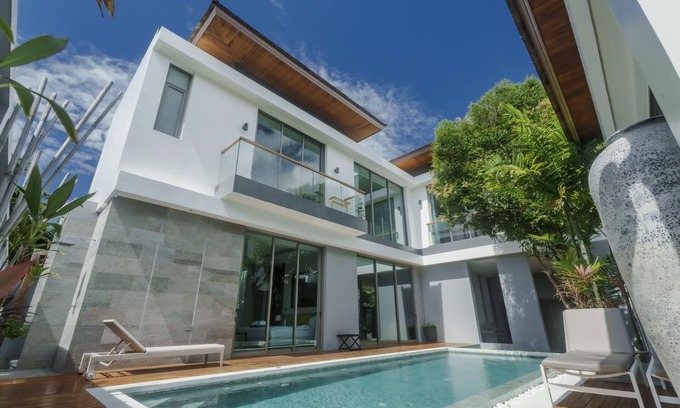 Choeng Thale House | Teak 5 Bedroom Luxurious Pool Villa, Bangtao Beach