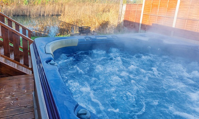 Ely Cabin | Teal - Mini Pod with Hot Tub