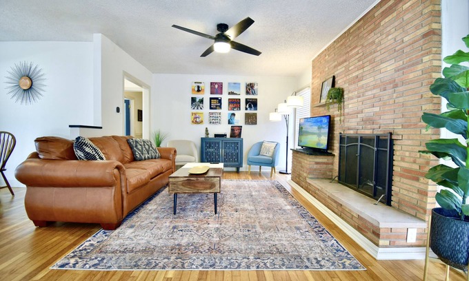 Tech Terrace House | Tech Terrace Bungalow~Pet Friendly Yard~Walk To TTU Campus!