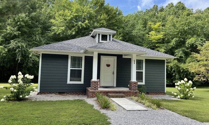 Spencer House | Tennessee Mountain Home in Beautiful Wooded Setting