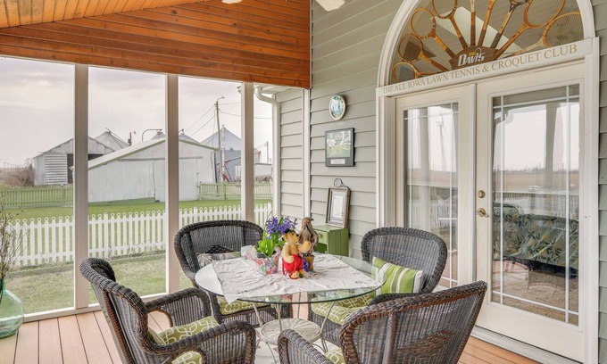 Charles City House | Tennis Court & Deck: Pet-Friendly Charles City Gem