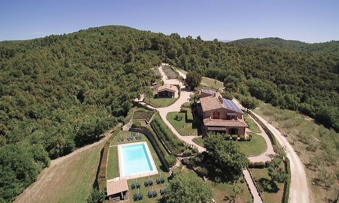 Gualdo Cattaneo Apartment | Tenuta di Forte Sorgnano | Farmhouse with pool