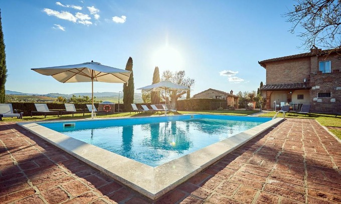 Montepulciano Villa | Tenuta Golo Luxury Villa - Wine Estate with Pool near Montepulciano