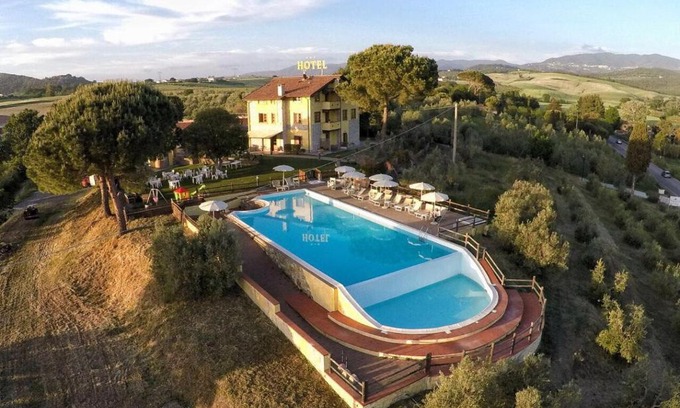 Castellina Marittima Hotel | Tenuta La Lupa
