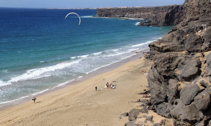 El Cotillo Apartment | TERRACED HOUSE VERY NEAR OF THE LAGOONS OF THE COTILLO AND 5 MINUTES WALK TO THE CENTER OF THE TOWN