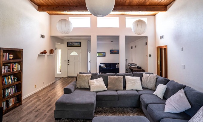 Northeast Heights House | Terrific 4-bedroom House in Albuquerque in Gated Community!