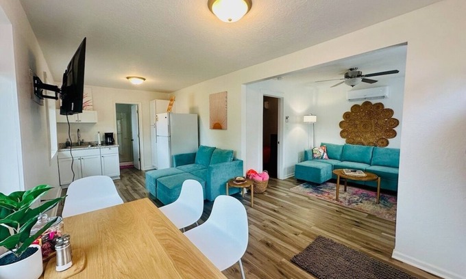 Sunrise Beach House | Terrific lake view! On the shoreline.