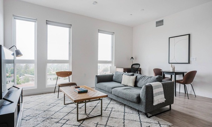 East Pasadena Apartment | Terrific Pasadena 1BR w/Gym & Elev, nr Dining & Movies, by Blueground