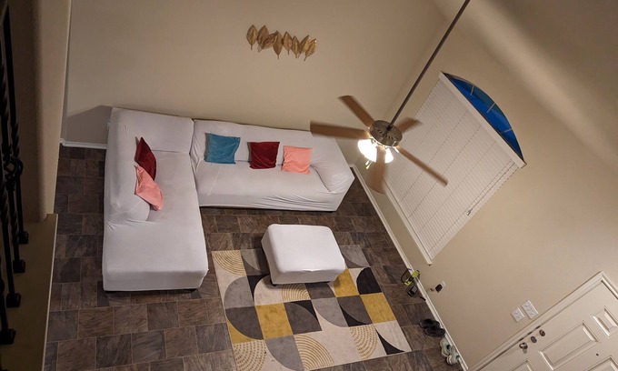 Austin Cottage | Tesla/Austin Airport Cottage