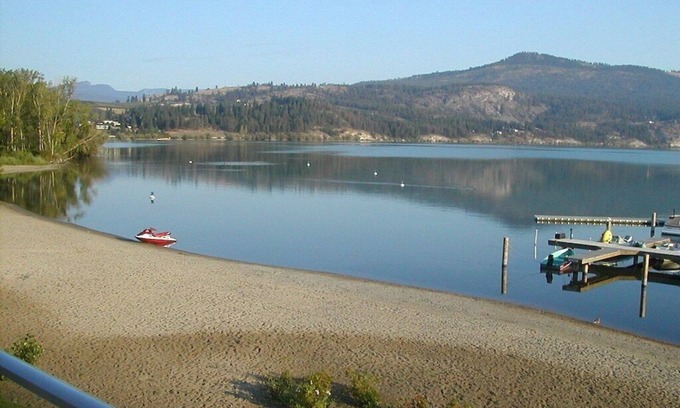 Central Okanagan House | TH5 - Gorgeous Remodelled Beachfront Townhouse