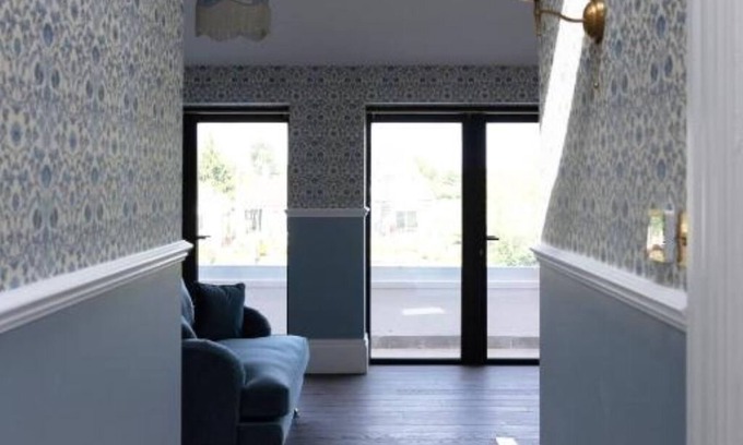 Wraysbury Apartment | Thames Mansion: Peaceful Riverside Getaway Near Windsor & Heathrow