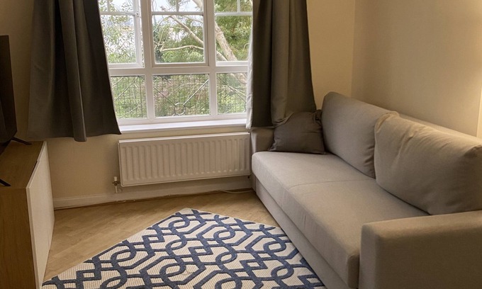 Thamesmead Apartment | THAMES VIEW APARTMENT