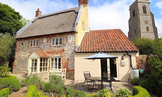 Trunch Cottage | THATCH COTTAGE, family friendly, character holiday cottage in Trunch