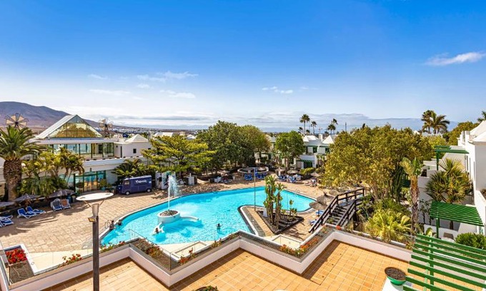 Playa Blanca Hotel | THB Royal