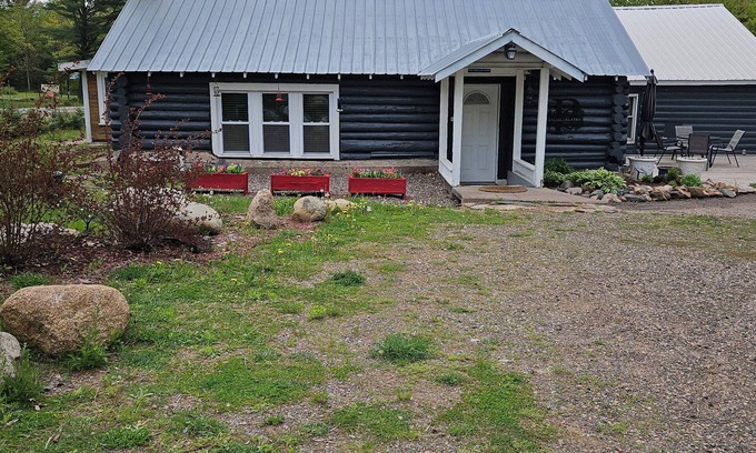 Hayward House | THE 1852 LOG HOUSE.