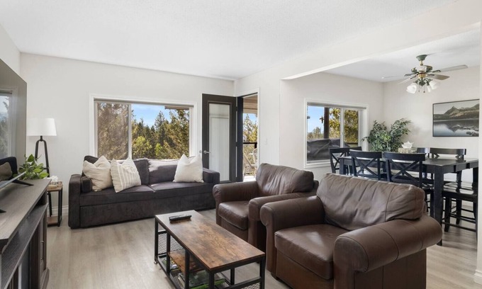 East Kootenay House | "The 19th Hole" - Townhouse Backs Onto Golf Course