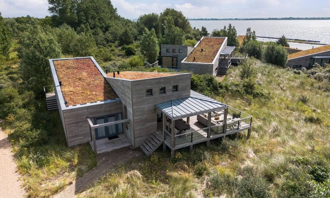 Ouddorp House | The 4 person Villa Super VIP features a luxurious and comfortably furnished interior, perfect with dogs and children.