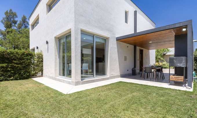 Chacras de Coria House | The Acacia Lodge: Elegant Lodge 7