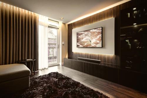 Leicester City Centre Apartment | The Acacia, Luxury with Private Balcony + Parking
