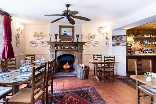 Evershot Hotel | The Acorn Inn