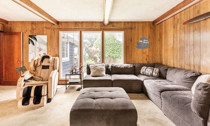 Des Moines House | The Admiral’s Estate at Downtown Desmoines Marina