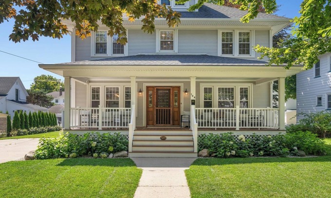 Charlevoix House | The Ainslie House - Downtown - Peloton Bike