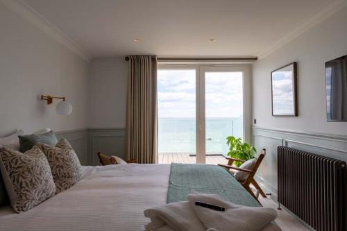 Freshwater Bay Hotel | The Albion