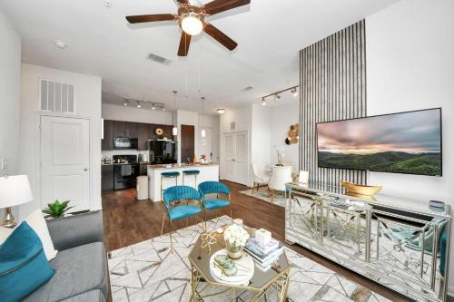 Braeswood Place Apartment | The Alexan* Walk to NRG* TX Med Center* Downtown